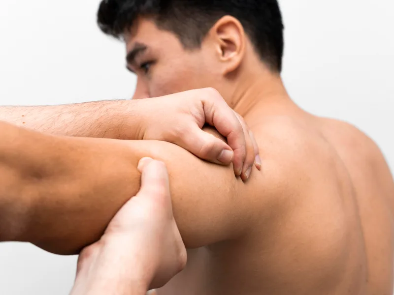 Prairie Star Chiropractic treating shoulder pain in Hudsonville